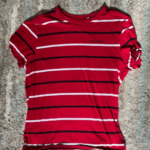 Red black white guess shirt - Picture 1 of 3